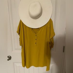 Plus Size Short Sleeve Top